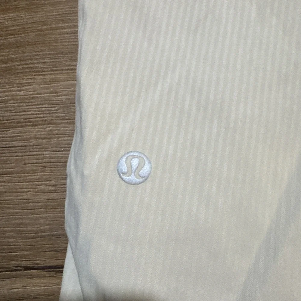 LULULEMON Dance Pant Studio Mid Rise Lined Crop  Size 2  25